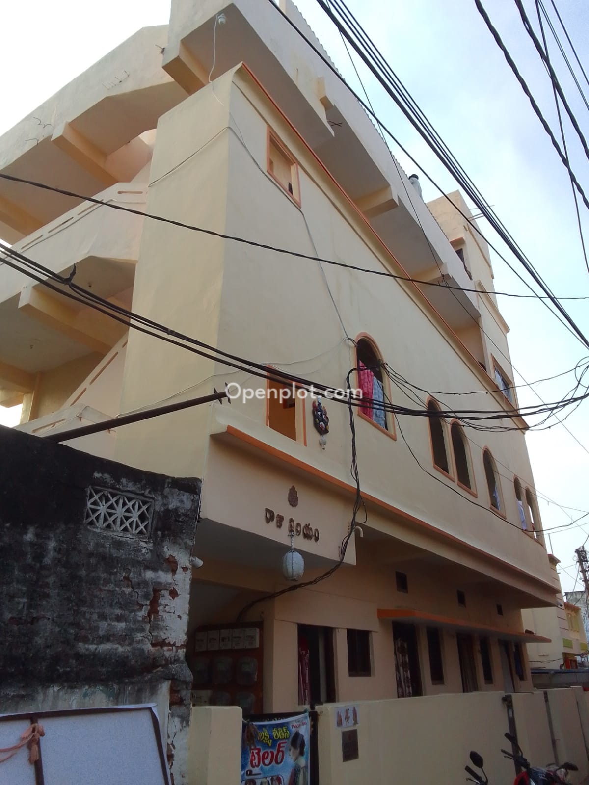 8 BHK Independent House for Sale in Sripuram Colony,Hyderabad